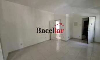 Imagem 6: Três quartos, reformado dentro da praça Saens Pena