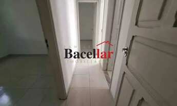 Imagem 7: Três quartos, reformado dentro da praça Saens Pena