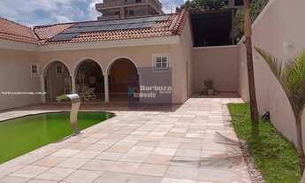 Imagem 3: Casa de alto padrão à venda no Centro de São Lourenço - MG