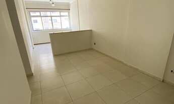 Imagem 2: Apartamento para venda possui 70 metros quadrados com 2 quartos em Aclimação - São Paulo