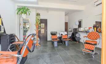 Imagem 2: Casa para venda com 214 metros quadrados com 2 quartos em Água Verde - Curitiba - PR