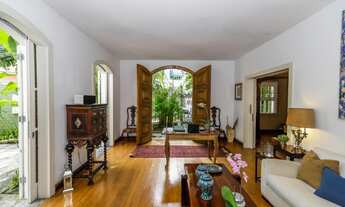 Imagem: Charmosa casa reformada estilo colonial