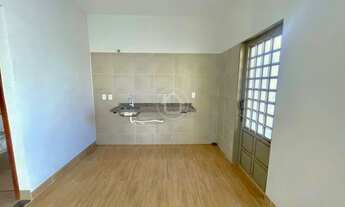 Imagem 4: CASA DE ESQUINA - 01 SUITE E 01 QUARTO