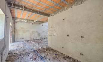 Imagem 6: Sobrado para venda tem 225 metros quadrados com 3 quartos em Mercês - Curitiba - PR