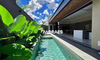 Imagem 3: Casa em Condomínio Fechado com 4 quartos (3 suítes), 3 vagas, para alugar, a/c 257 m² por