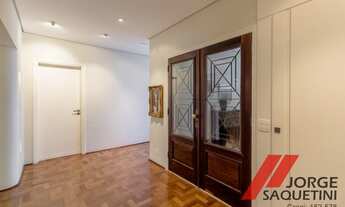 Imagem 7: Apartamento REFORMADO, varanda, 239m2, 03 dormitórios, 01 suíte com closet, 02 vagas, ao l