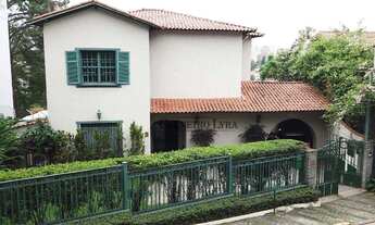 Imagem 2: Excelente casa à venda no Pacaembu localizada em rua tranquila e sem saída