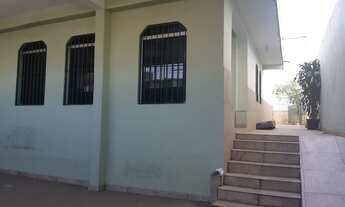 Imagem 2: Sobrado para aluguel possui 210 metros quadrados com 4 quartos