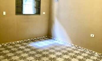 Imagem 2: 04 cômodos, área e vaga / Jardim Teresa / R$ 1.355,00