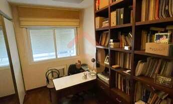 Imagem 3: Maravilhoso apartamento na quadra da praia do Leblon com vista parcial para o mar