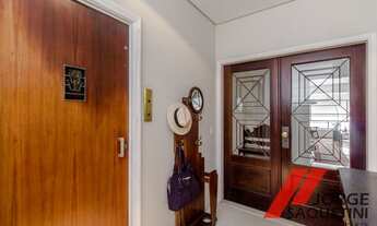 Imagem 6: Apartamento REFORMADO, varanda, 239m2, 03 dormitórios, 01 suíte com closet, 02 vagas, ao l