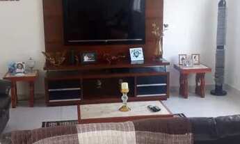 Imagem: Casa composta por 3 andares. - 270 m²