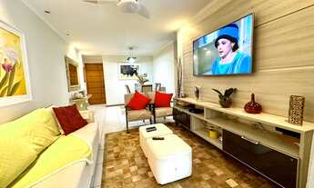 Imagem 2: Amplo apartamento com varandão, sala, 3 quartos (1 suíte) e dependência completa