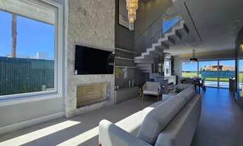 Imagem: Casa com 5 dormitórios beira lago decorada