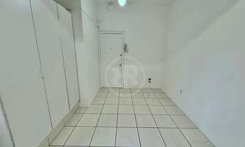 Imagem 2: Sala comercial/ escritório semimobiliada, com 27,95m², para alugar na rua XV de Novembro