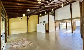 Imagem 4: Área de lazer moderna e acabamento rústico contemporâneo com harmomia