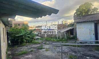 Imagem 4: Excelente Oportunidade: Lote com Construção Antiga de 360m² - Localização Privilegiada do