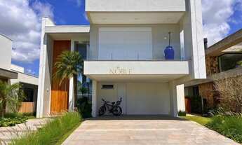 Imagem: Casa de Alto Padrão com 3 Suítes e Vista