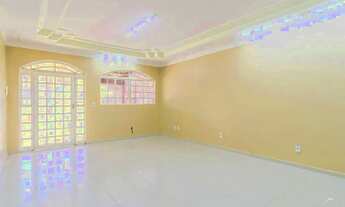 Imagem 6: Casa com 3 Quartos, 1 Suíte, 3 Vagas de Garagem, Área de Serviço e Casa aos Fundos à Venda