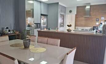 Imagem 5: Casa dos Seus Sonhos no Jardim Carolina com Piscina, Automação e Muito Espaço