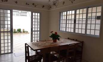 Imagem 3: Sobrado com 275m². 03 dormitórios / 01 suíte com banheira de hidromassagem, 02 closets, 4