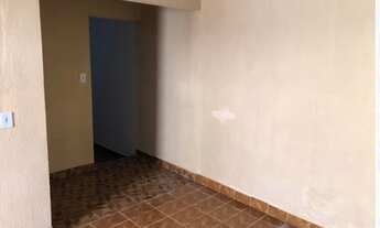 Imagem 5: Aluga-se kitnet, quarto, sala, cozinha e banheiro, incluso agua