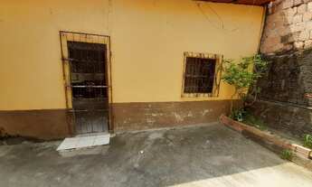 Imagem: Alugo casa com três quartos, perto da bola