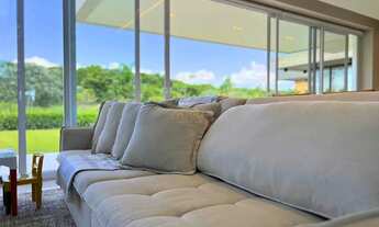 Imagem 7: Casa de Alto Padrão com 3 Suítes e Vista para o Lago no Condomínio Reserva das Á