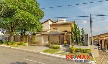 Imagem 2: Casa Sobrado à venda, com 5 quartos , 3 suítes , churrasqueira , piscina e quintal gramado