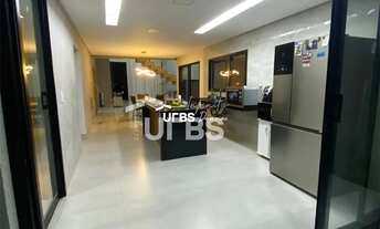 Imagem 4: Excelente Oportunidade ! Sobrado 4 suítes no Condomínio Jardim Veneza