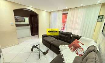 Imagem 3: Casa Alto Padrão Mobiliada com Piscina e 4 Quartos para Locação 300m² de Área Construída