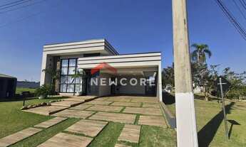 Imagem: Casa de condomínio em Rua Asia - Centro