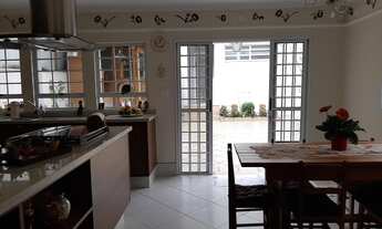 Imagem 5: Sobrado com 275m². 03 dormitórios / 01 suíte com banheira de hidromassagem, 02 closets, 4