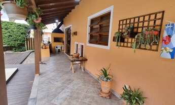 Imagem 3: Casa residencial com 4 dormitórios em amplo terreno no bairro Santa Monica