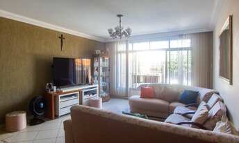 Imagem 4: A Fantástica casa de Mirandópolis, no coração da praça da árvore- SP