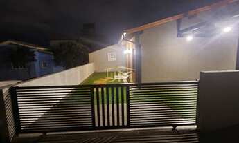 Imagem 4: Casa 2 dormitórios. Localizada em uma das principais avenidas da praia dos Ingleses