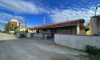Imagem 3: Casa para Venda em Balneário Piçarras, Itacolomi, 2 dormitórios, 1 banheiro, 1 vaga