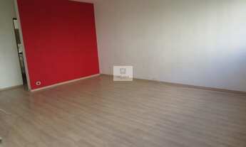 Imagem 5: Perdizes rua plana, 82 AU . Prédio bem recuado com muito sol