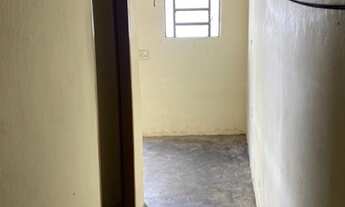 Imagem 3: Aluga-se casa tipo kit net , 5 minutos andando pra o shopping Caruaru