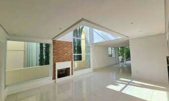 Imagem 7: Linda Casa com 4 Dormitórios, Área Gourmet, Garagem para 7 Carros