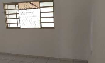 Imagem: Aluga casa 2/4 sendo 1 suíte