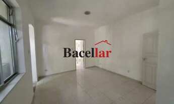 Imagem 5: Três quartos, reformado dentro da praça Saens Pena