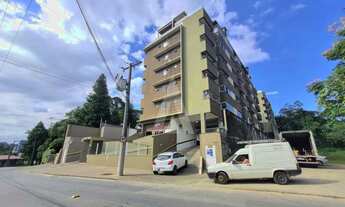 Imagem 2: Apartamento mobiliado com 2 quartos, cozinha com armários, sacada com churrasqueira e 1 va