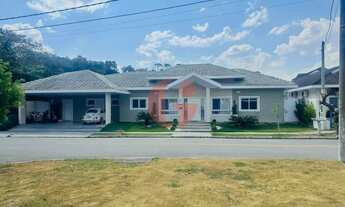 Imagem 2: Casa térrea em condomínio fechado à venda com 3 quartos sendo 3 suítes- 460 m² terreno- Ur