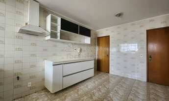 Imagem 5: Centro - Apartamento com 03 dormitórios com armários e sacadas