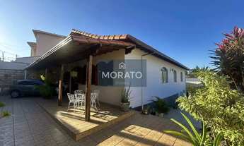 Imagem: Casa a venda com 6 quartos, 4 banheiros