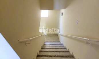 Imagem 2: Apartamento com 3 quartos sendo 1 suíte, disponível para locação no bairro Santa Mônica em