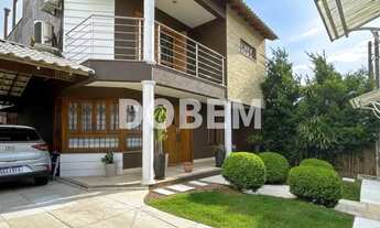 Imagem 3: Residência de Alto Padrão com Piscina e Área Gourmet Completa