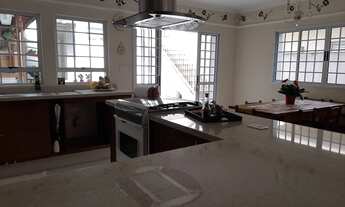 Imagem 2: Sobrado com 275m². 03 dormitórios / 01 suíte com banheira de hidromassagem, 02 closets, 4