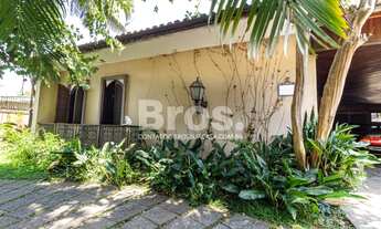 Imagem 2: Casa térrea com 366 m² construídos e 853m² de terreno. Muito potencial em Alto de Pinheir